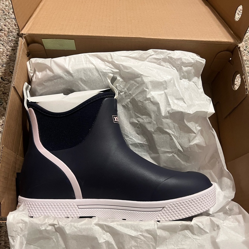 NWT XTRATUF Wheelhouse 6" Ankle Deck Boots